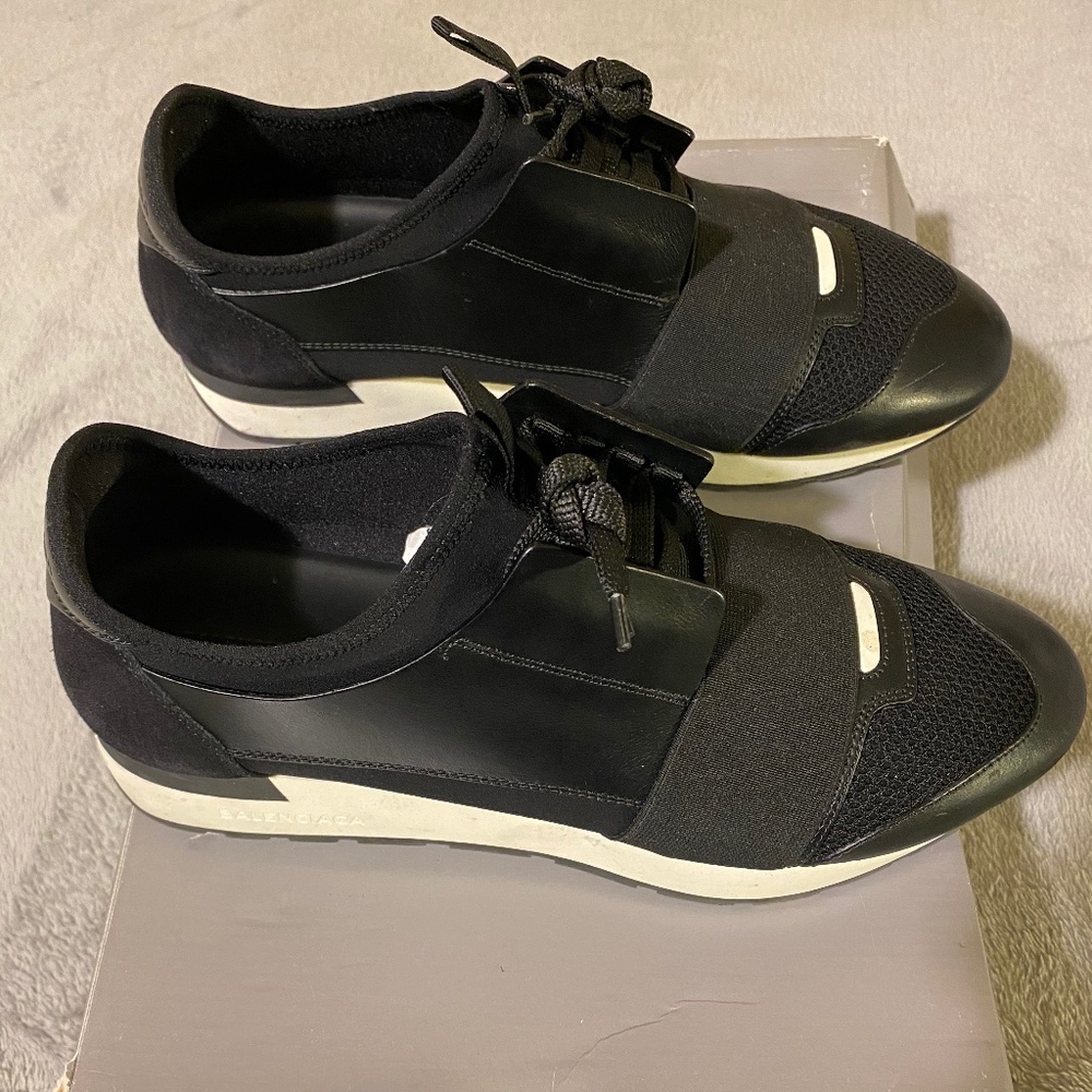 black balenciaga runners